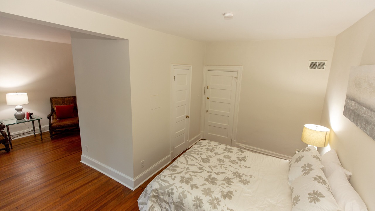 Photo of Bedroom in Woodley Park