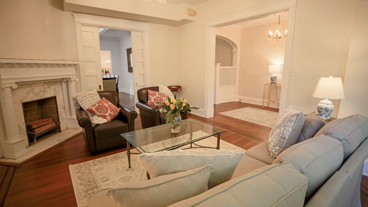 Photo of Livingroom in Woodley Park