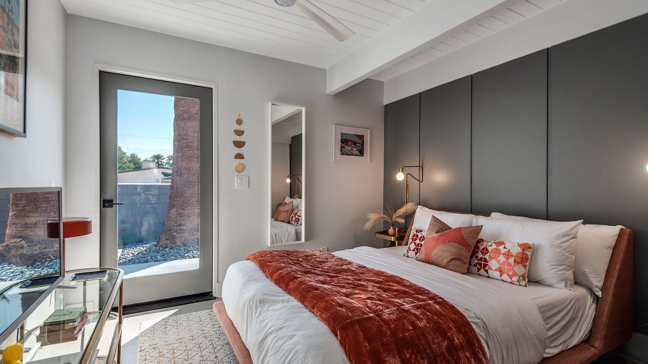 Photo of Bedroom in Racquet Club Estates