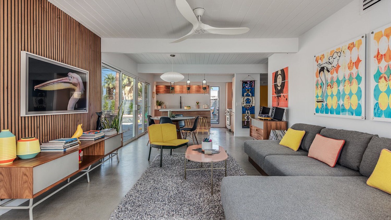 Photo of Livingroom in Racquet Club Estates