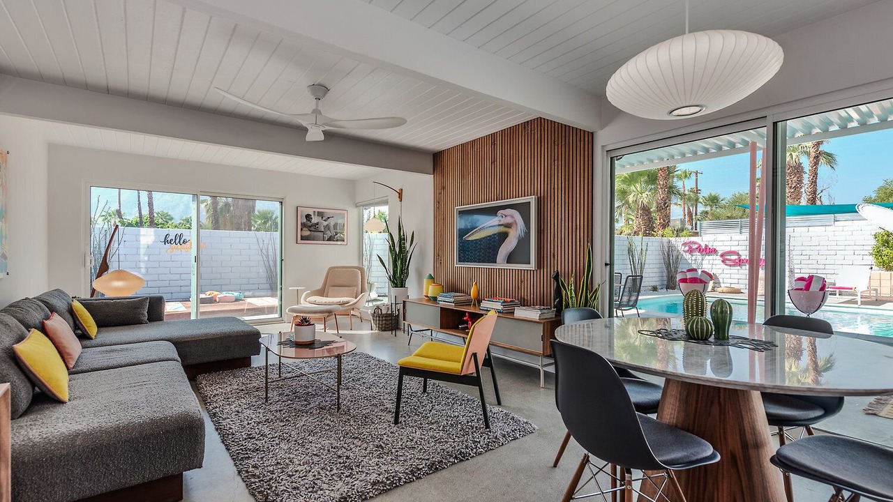 Photo of Livingroom in Racquet Club Estates