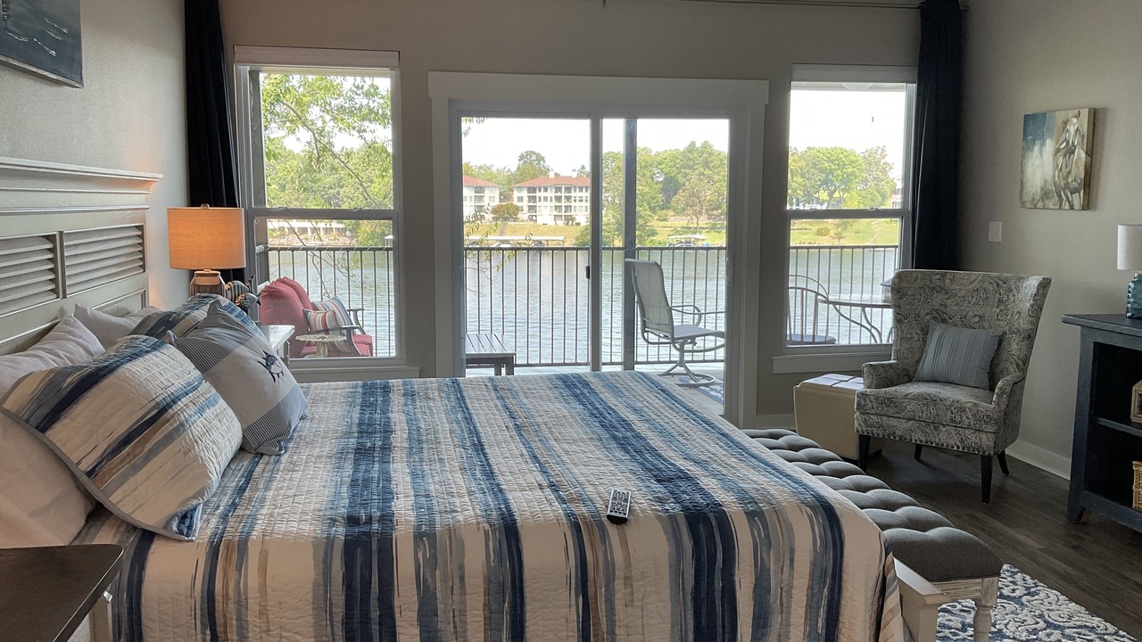 Photo of Bedroom in Lake Hamilton