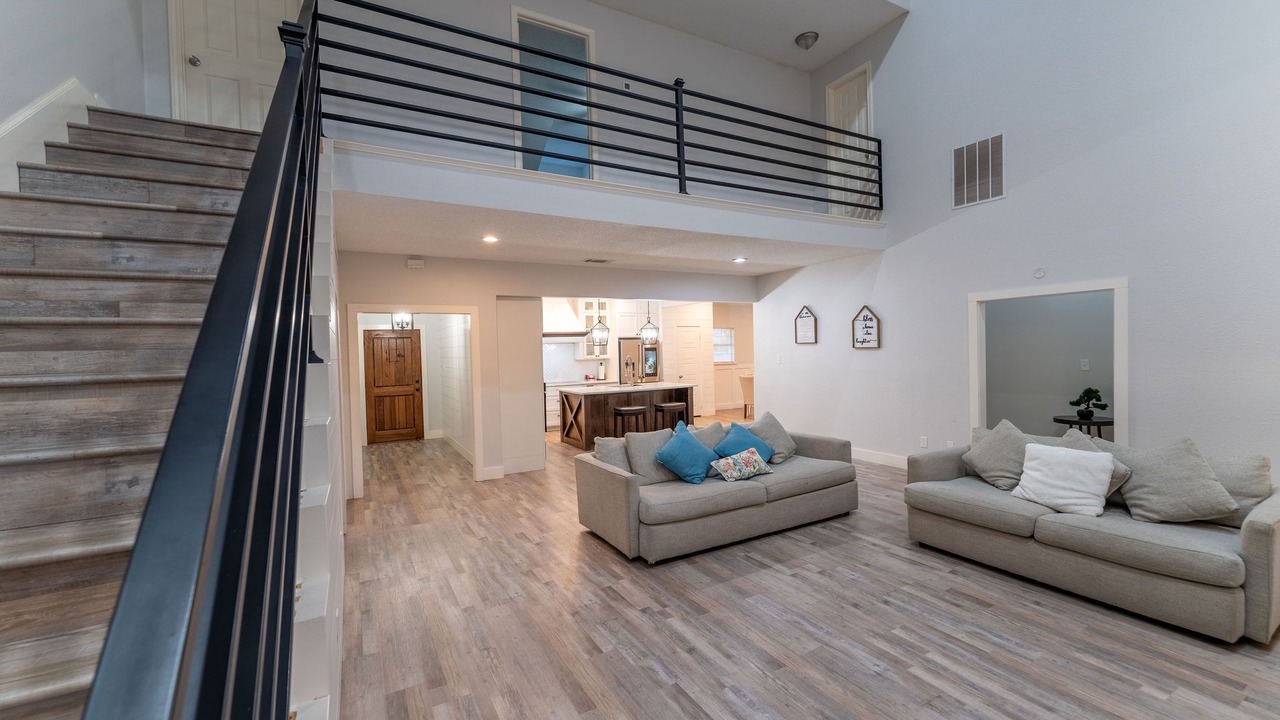 Photo of Livingroom in Ellis County