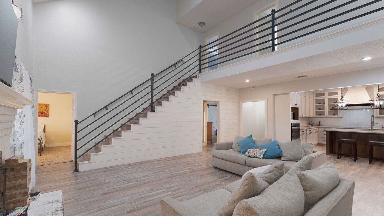 Photo of Livingroom in Ellis County