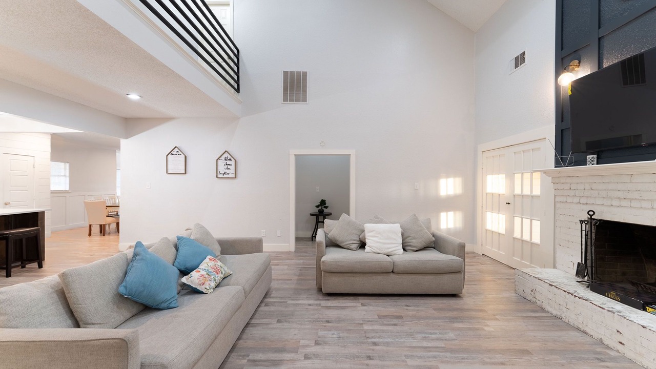 Photo of Livingroom in Ellis County