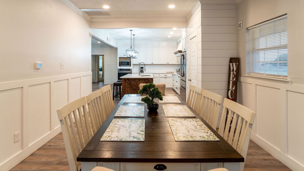 Photo of Livingroom in Ellis County