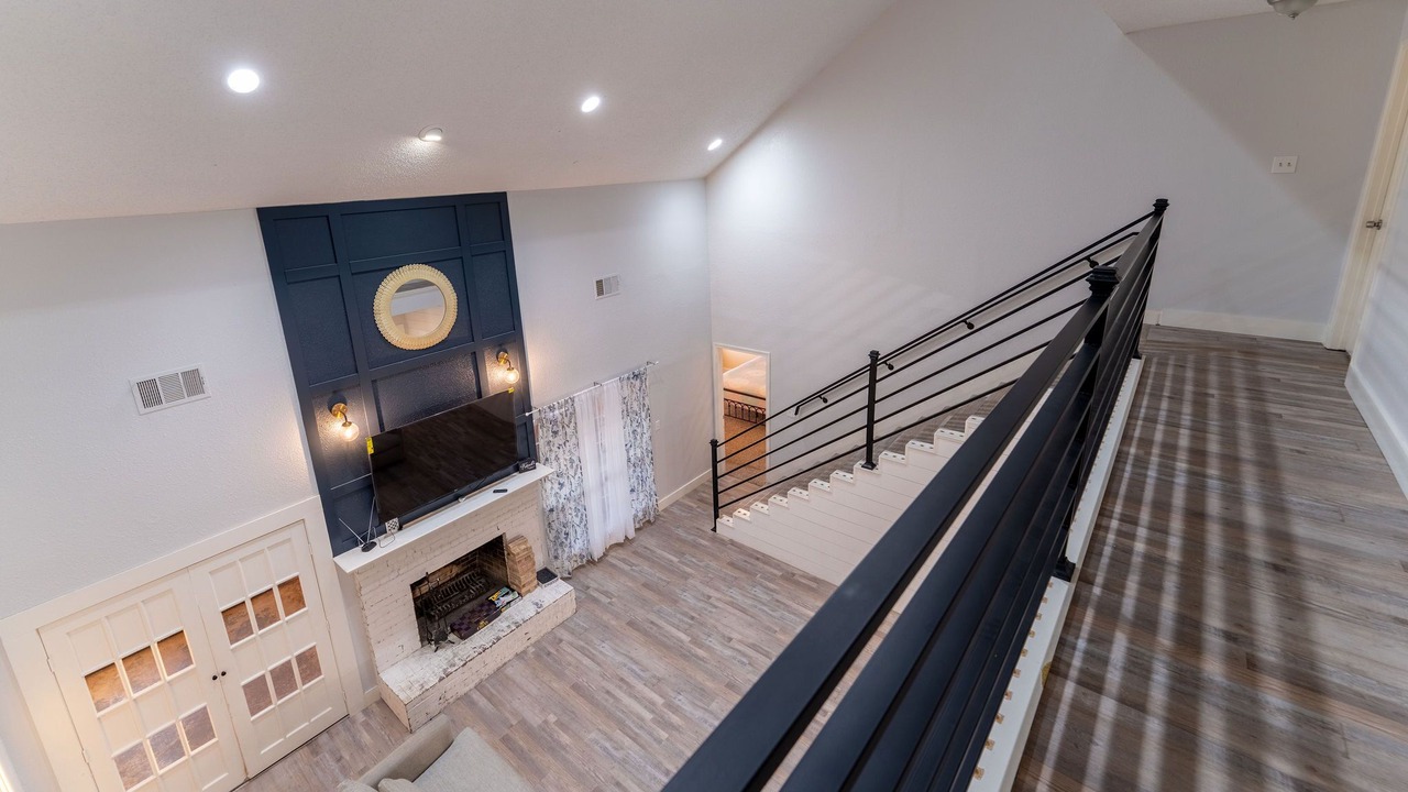 Photo of Livingroom in Ellis County