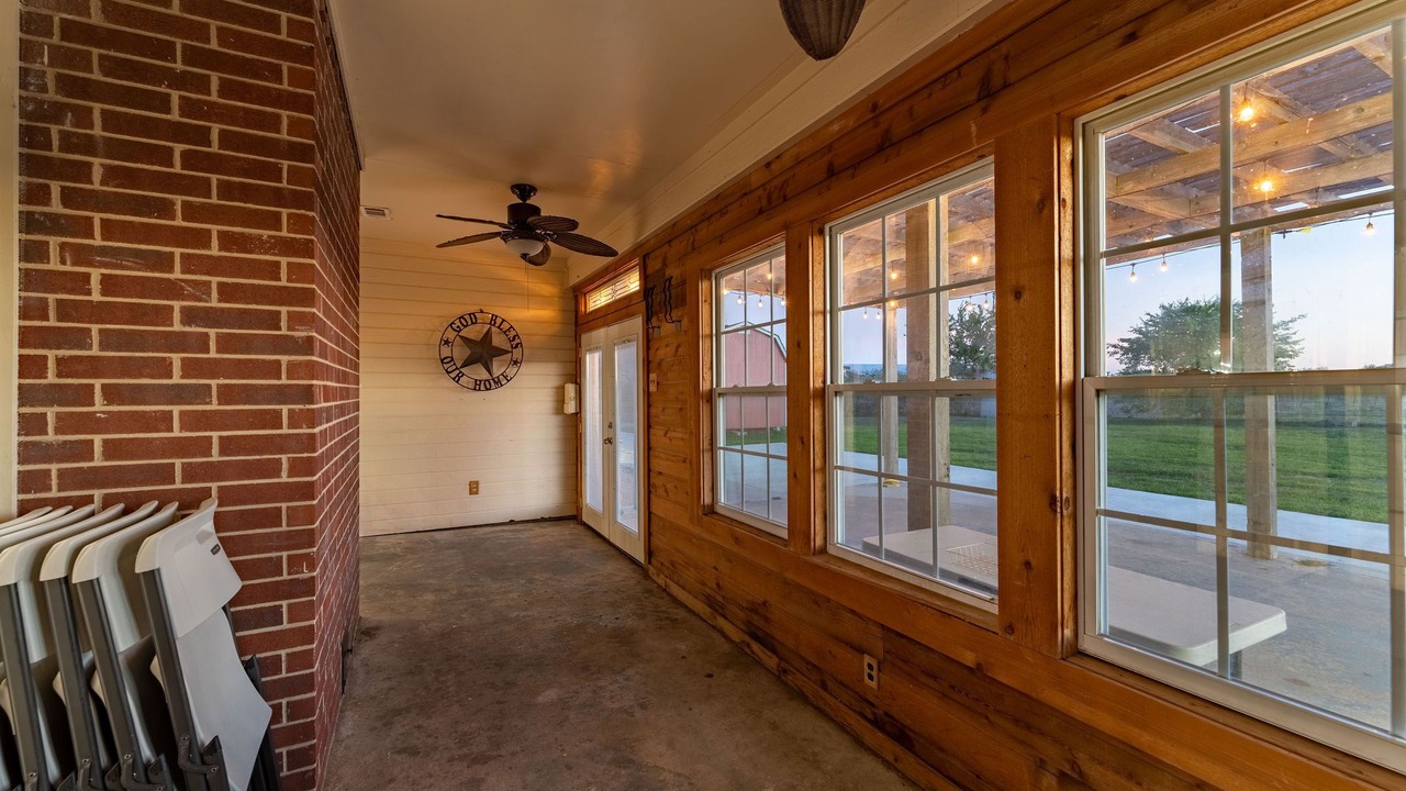 Photo of Bedroom in Ellis County