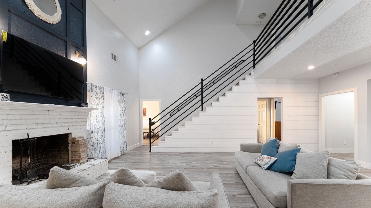Photo of Livingroom in Ellis County