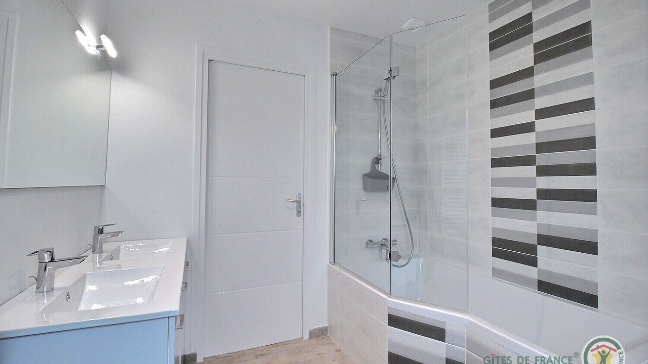 Photo of Bathroom in Quessoy