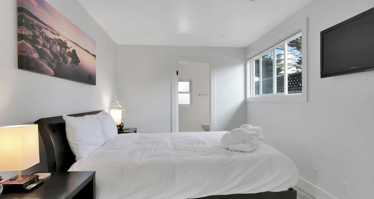 Photo of Bedroom in Opal Cliffs
