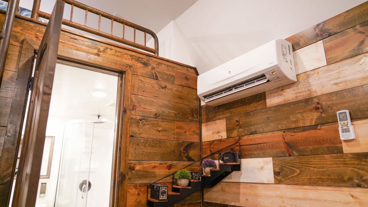 Photo of Others in Victor