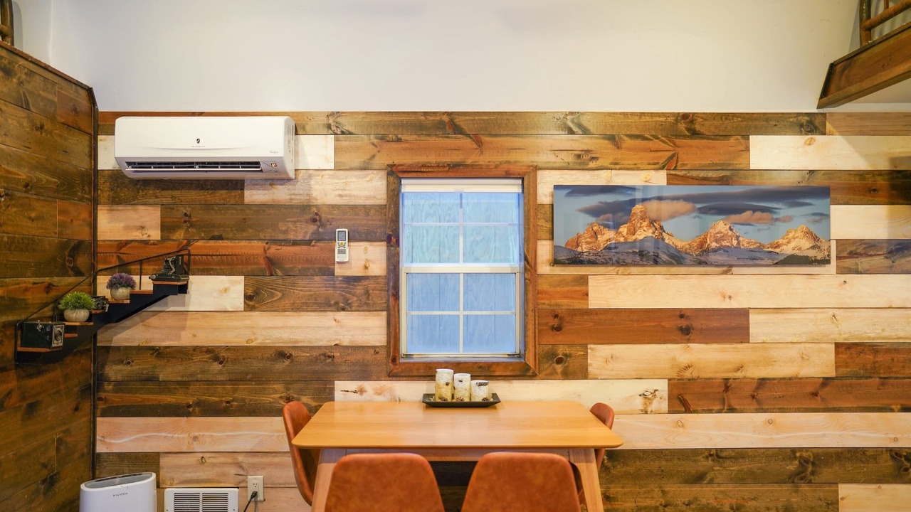 Photo of Others in Victor