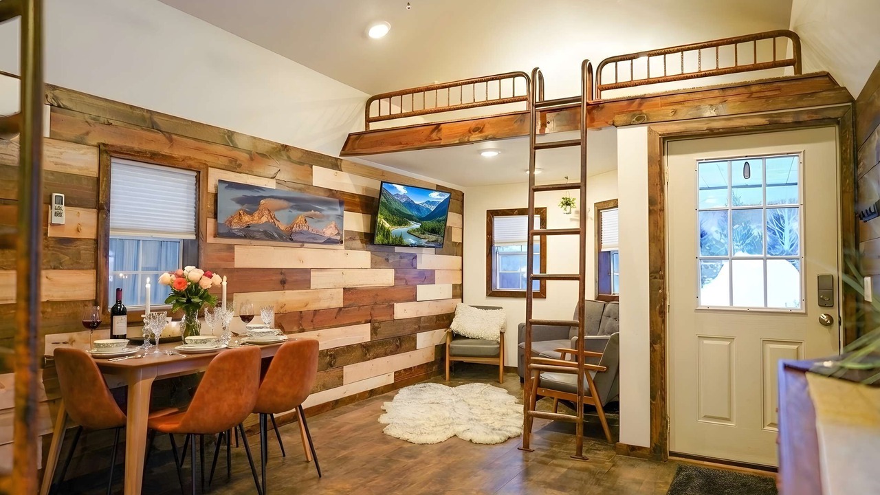 Photo of Others in Victor