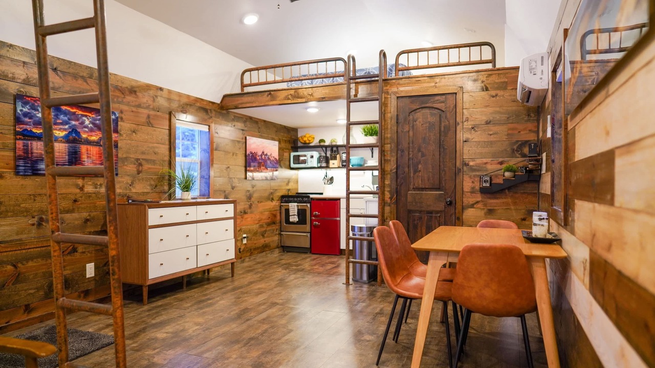 Photo of Others in Victor