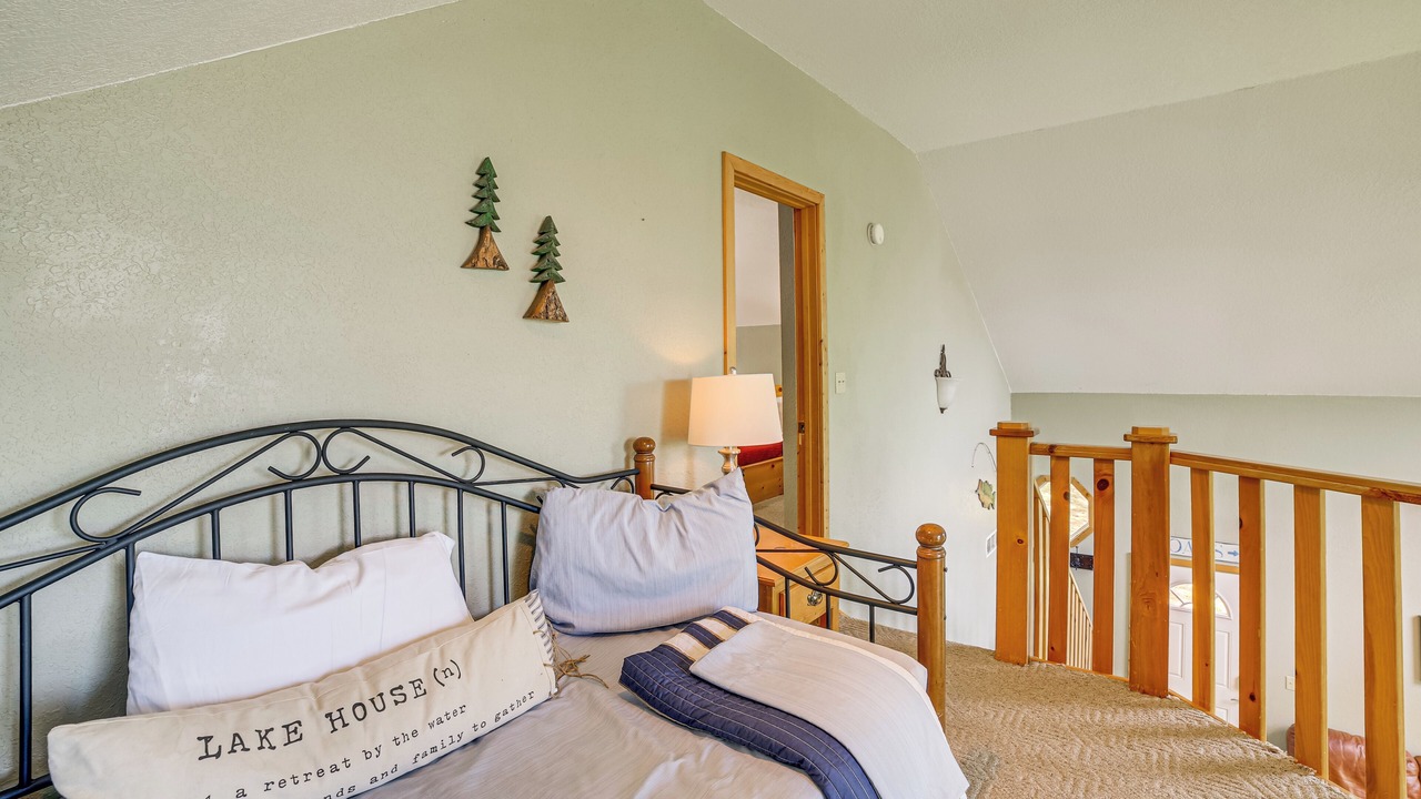 Photo of Bedroom in Kimberling City