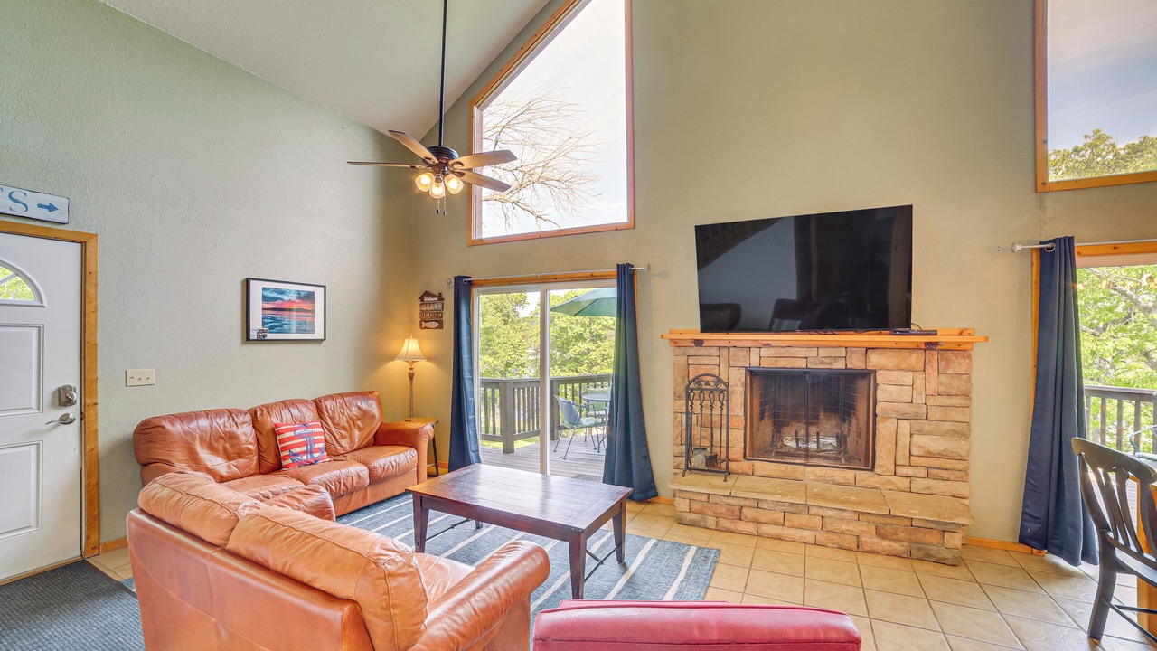 Photo of Livingroom in Kimberling City