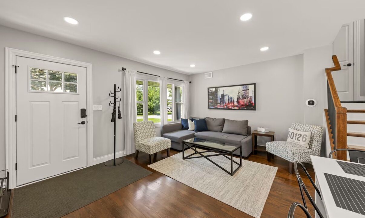 Photo of Livingroom in Elmhurst