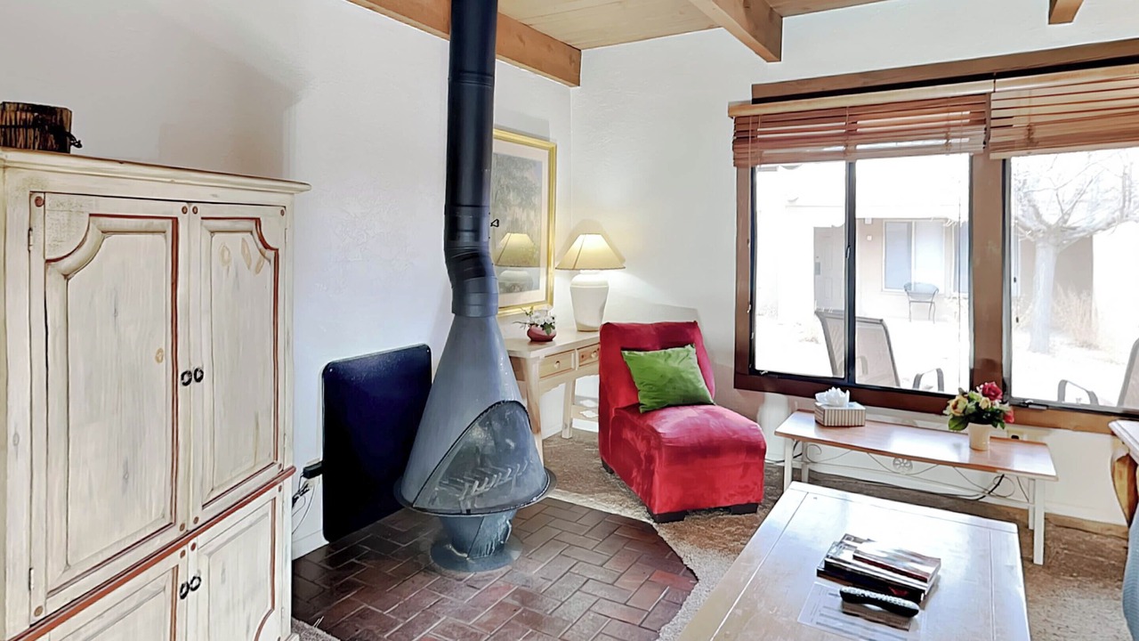 Photo of Livingroom in Northeast Santa Fe