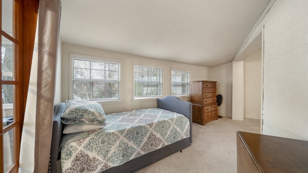 Photo of Bedroom in Pryor