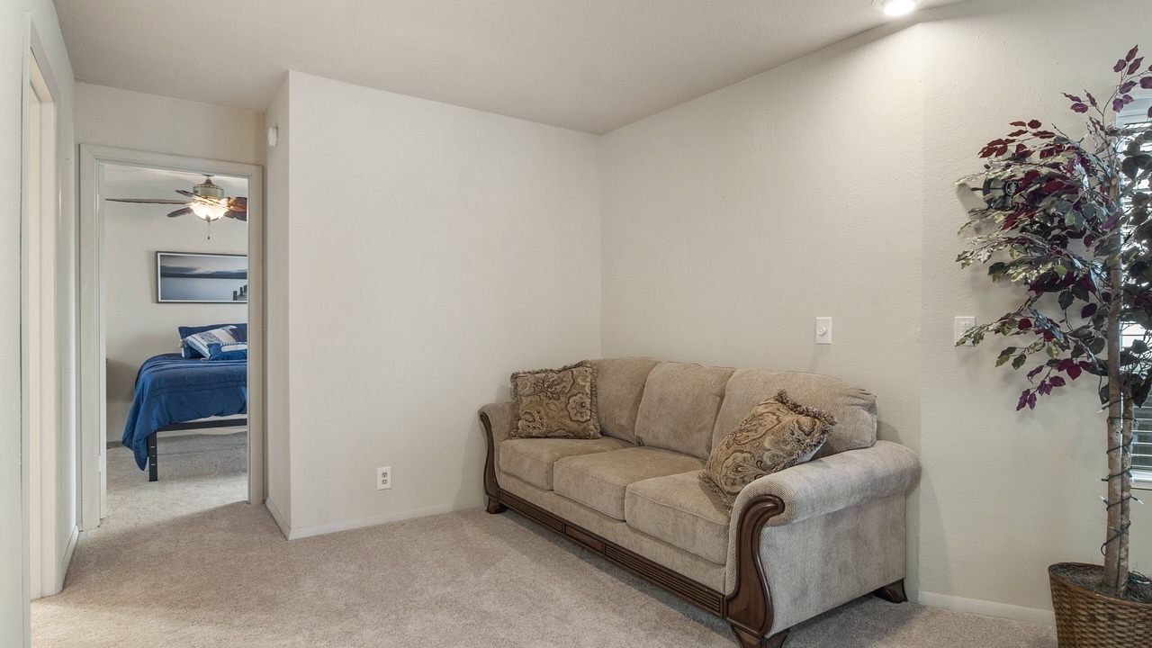 Photo of Livingroom in Pryor