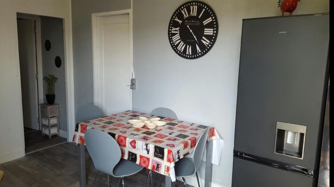 Photo of Others in Billy