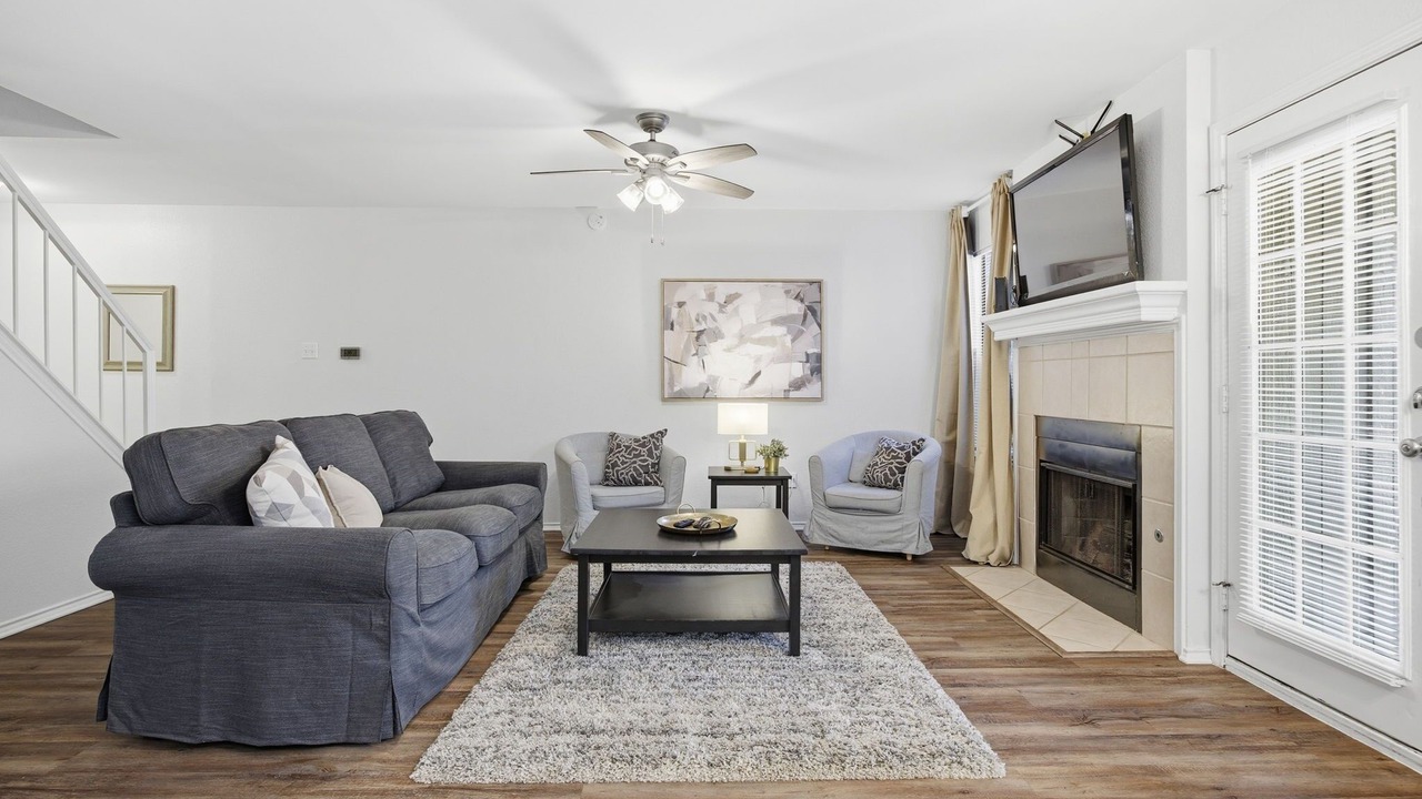 Photo of Livingroom in Hunter's Chase