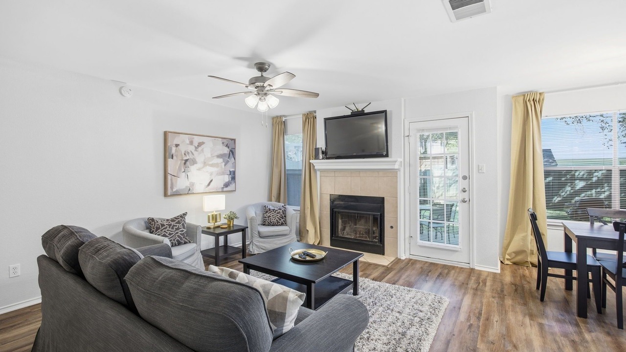 Photo of Livingroom in Hunter's Chase