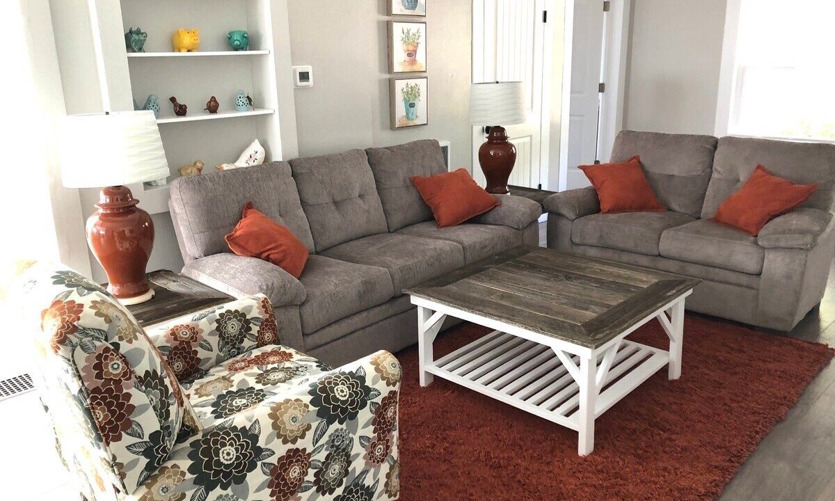 Photo of Livingroom in McMinnville