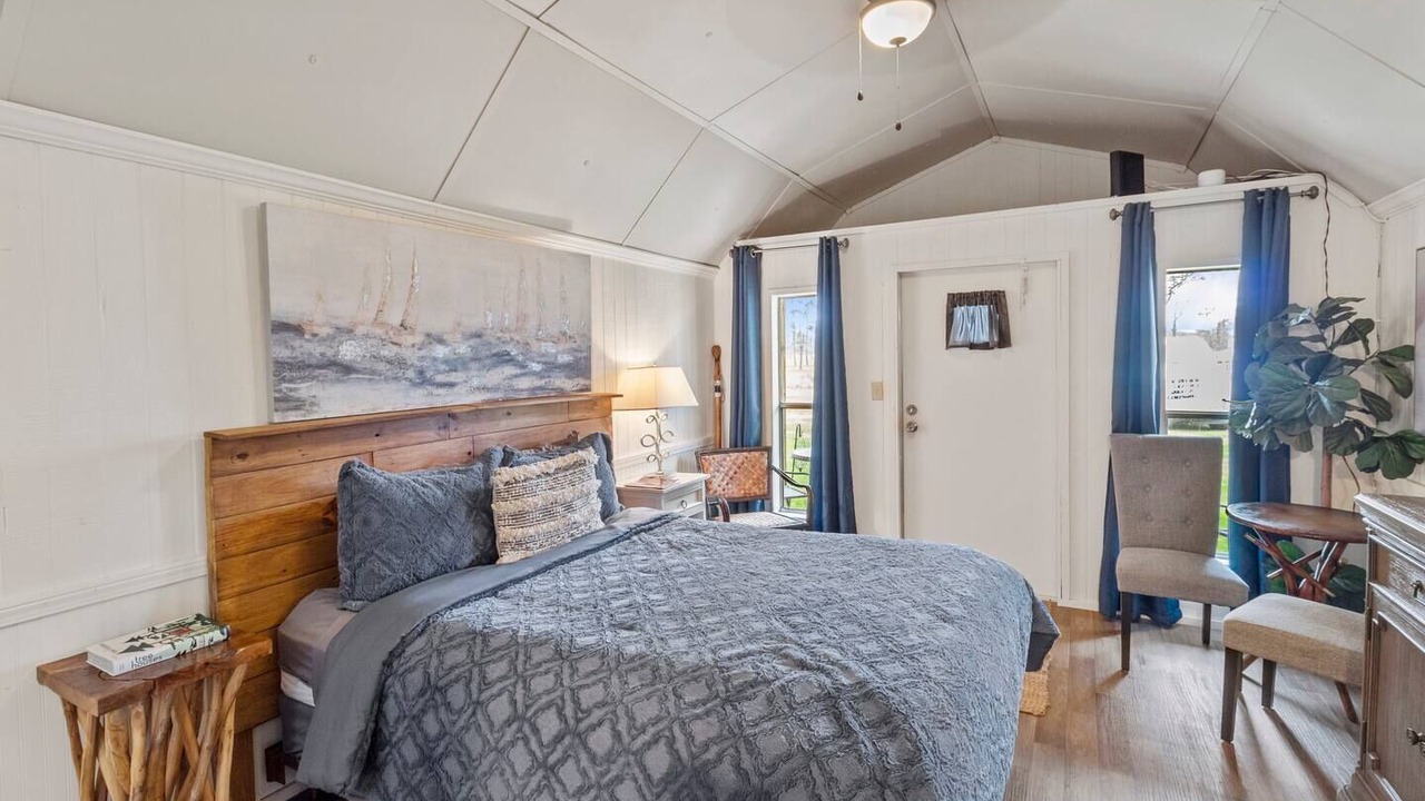 Photo of Bedroom in Oil City