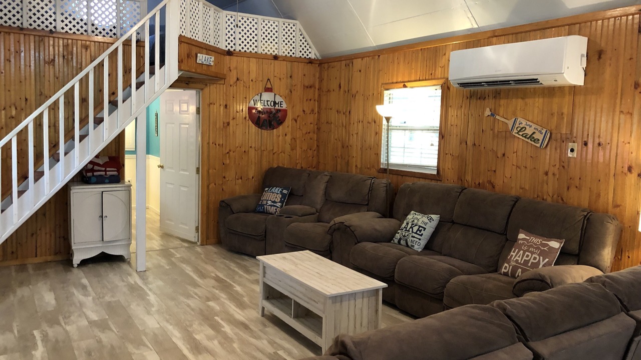 Photo of Livingroom in Canadian