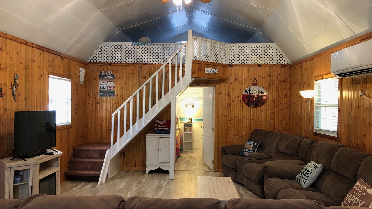 Photo of Livingroom in Canadian