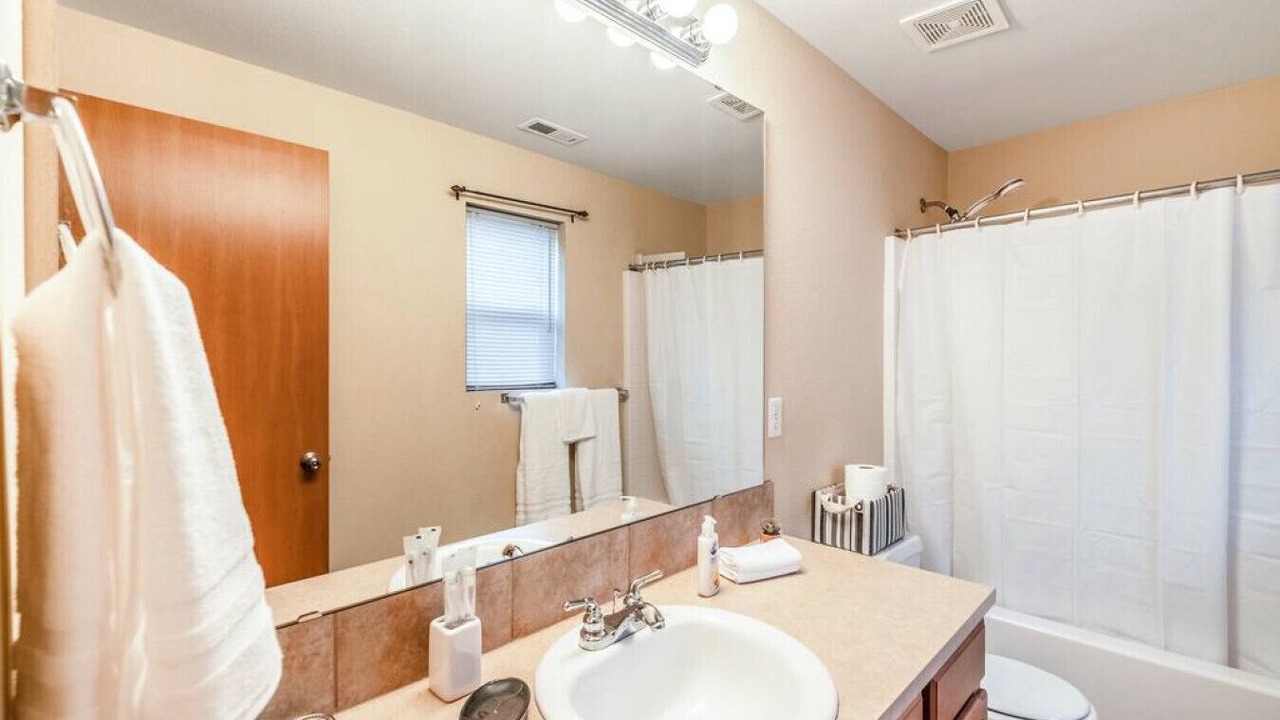 Photo of Bathroom in Holly