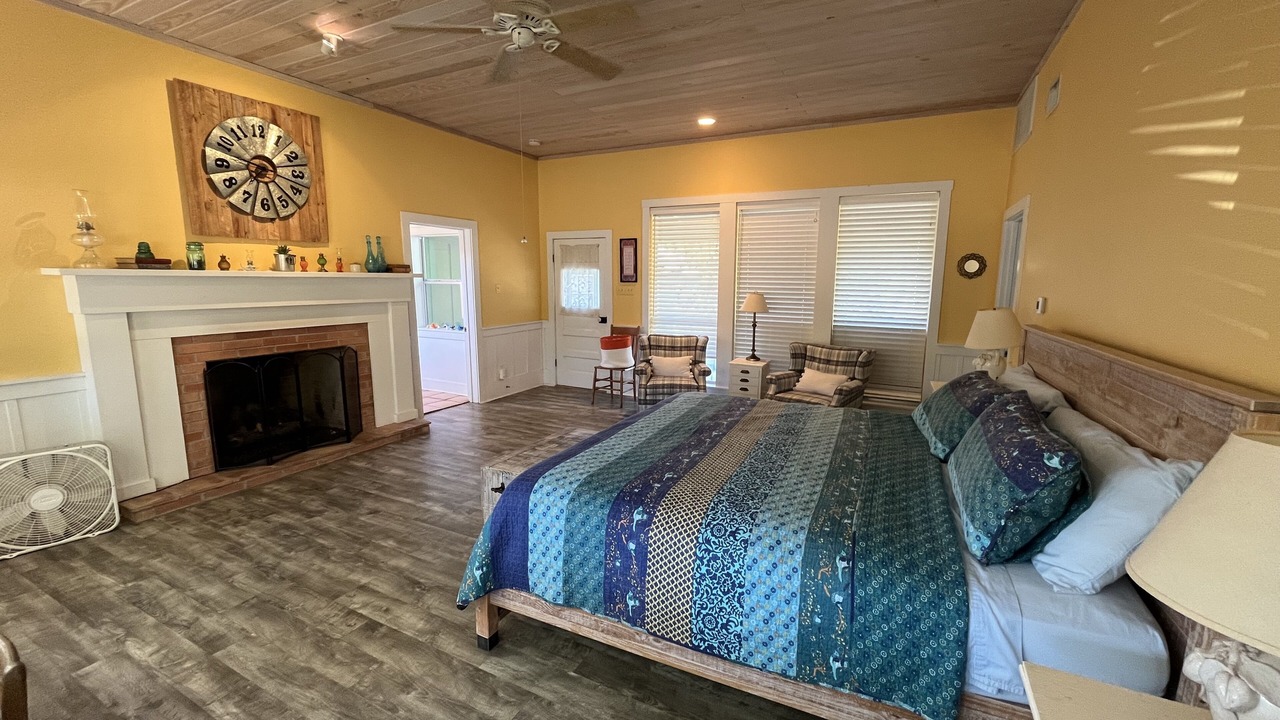 Photo of Livingroom in Vanderpool