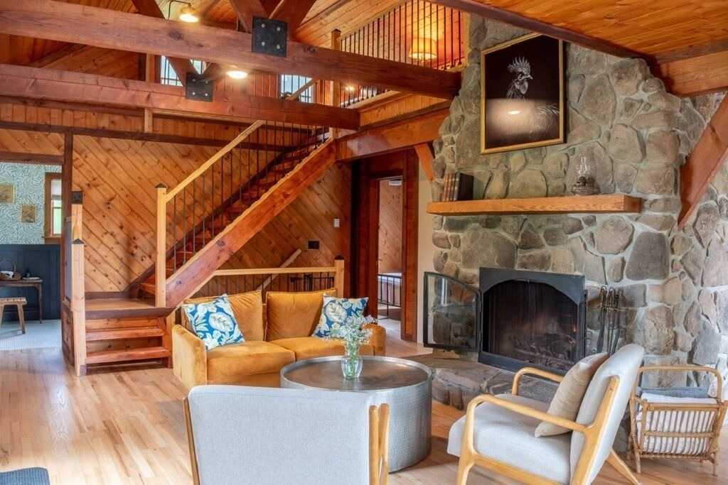 Photo of Livingroom in Town of Delaware