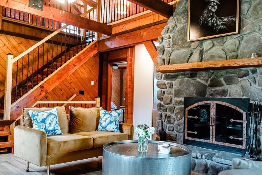 Photo of Livingroom in Town of Delaware