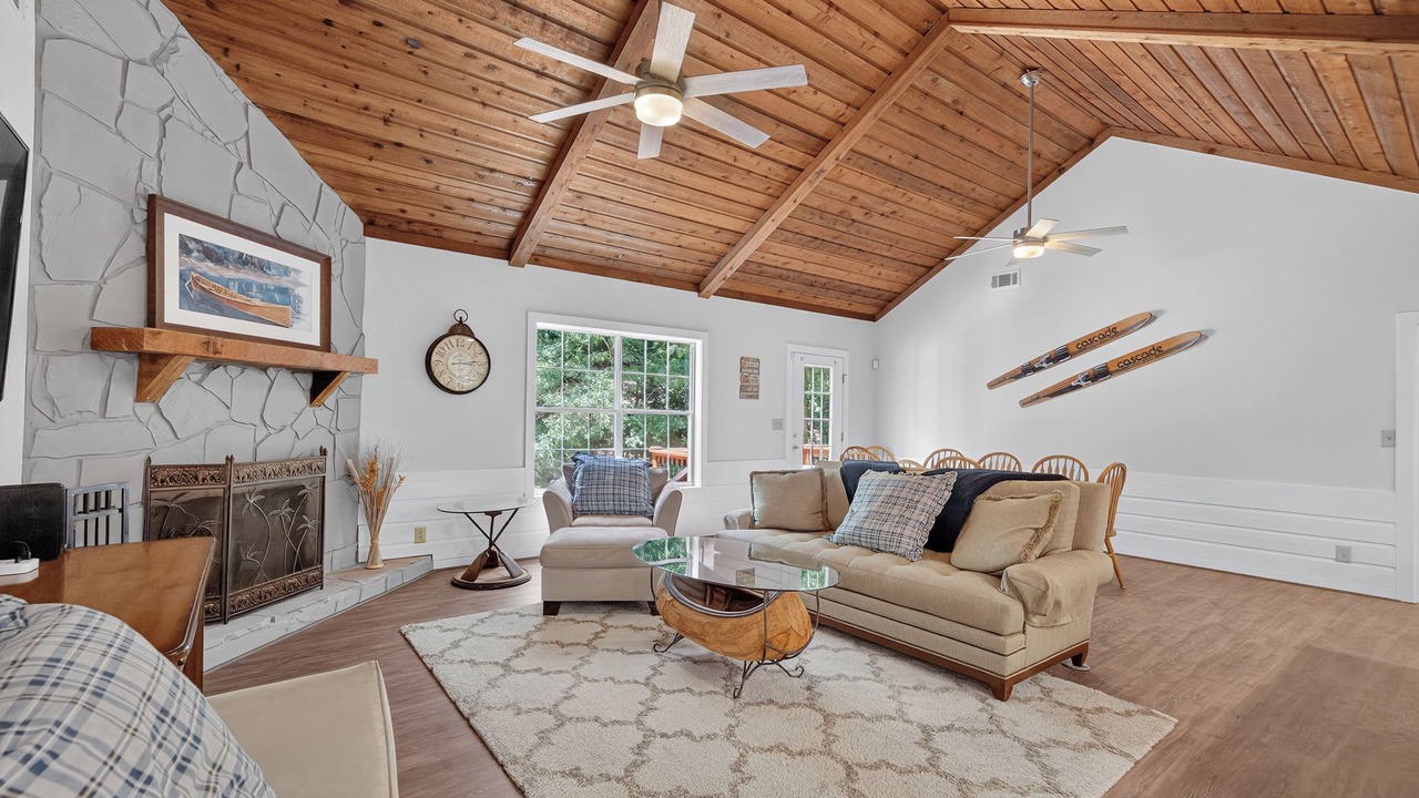 Photo of Livingroom in Eatonton