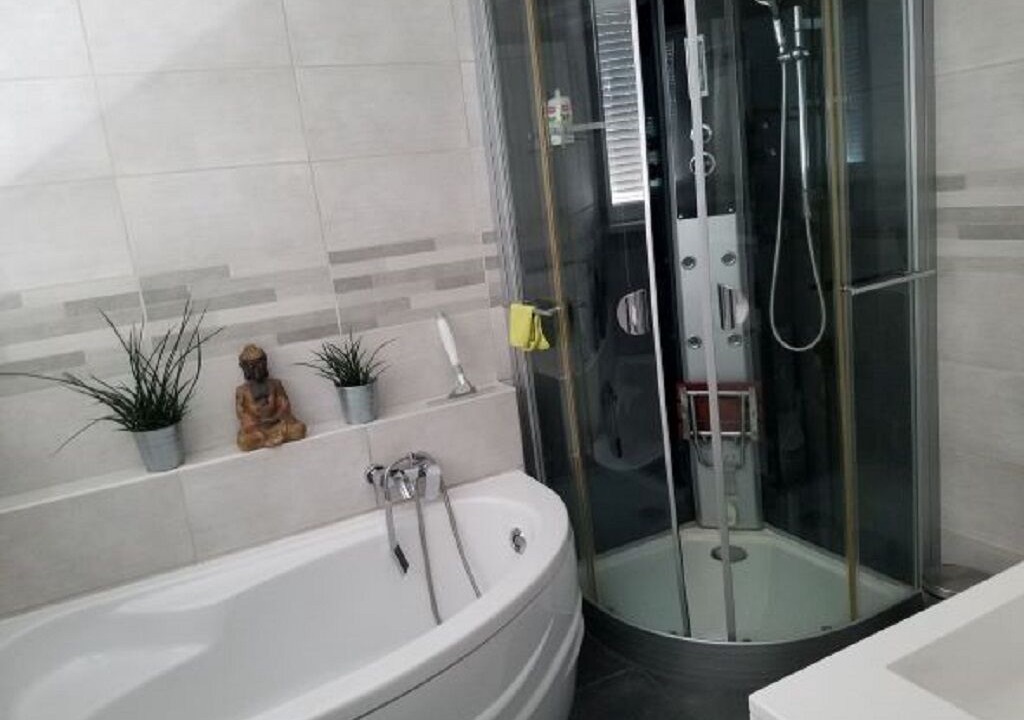 Photo of Bathroom in Verdun-en-Lauragais