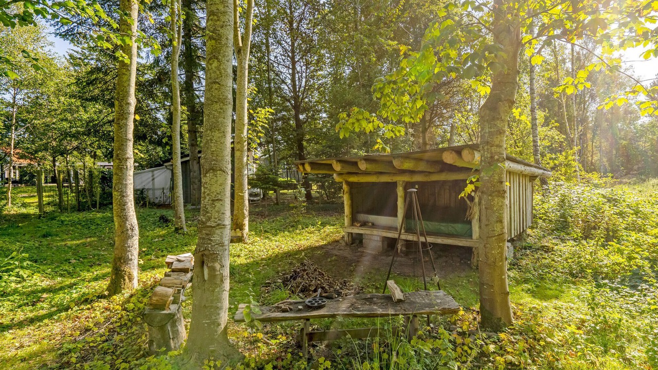 Photo of Others in Hou