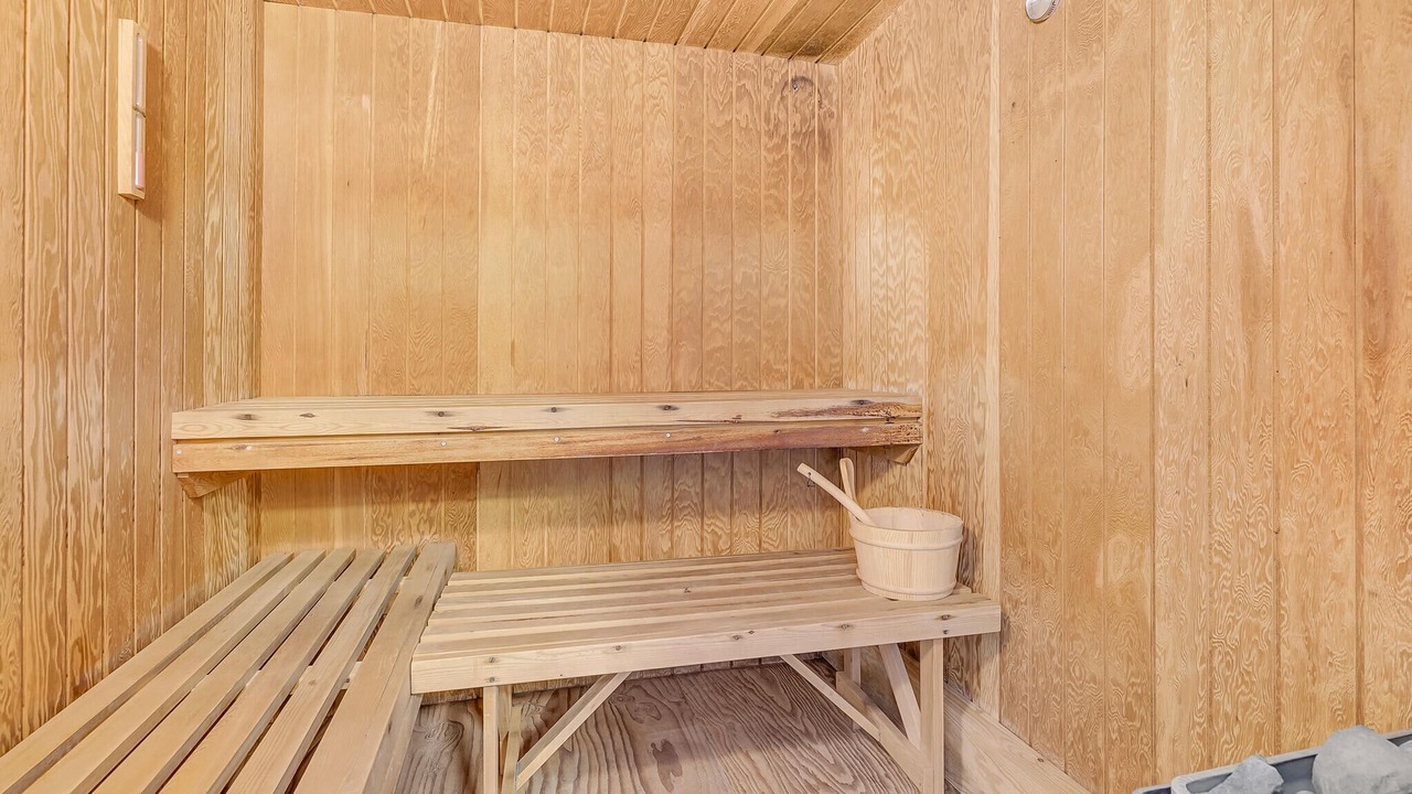 Photo of Others in Hou