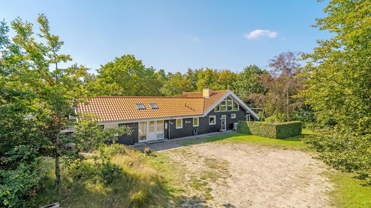 Photo of Others in Hou