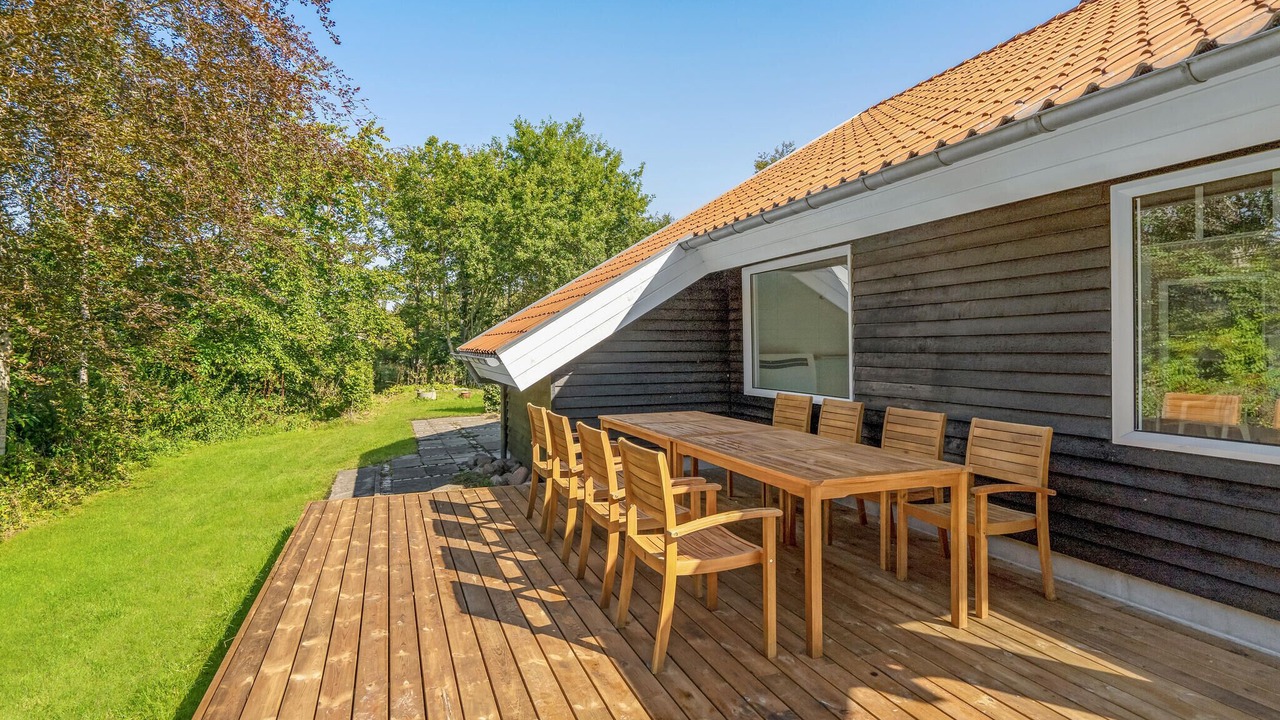 Photo of Others in Hou