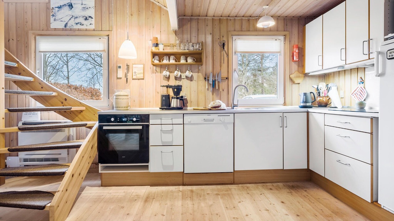 Photo of Others in Hou