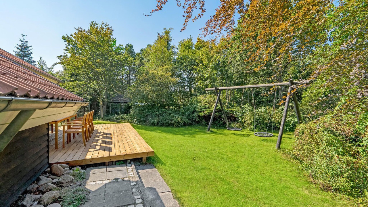 Photo of Others in Hou