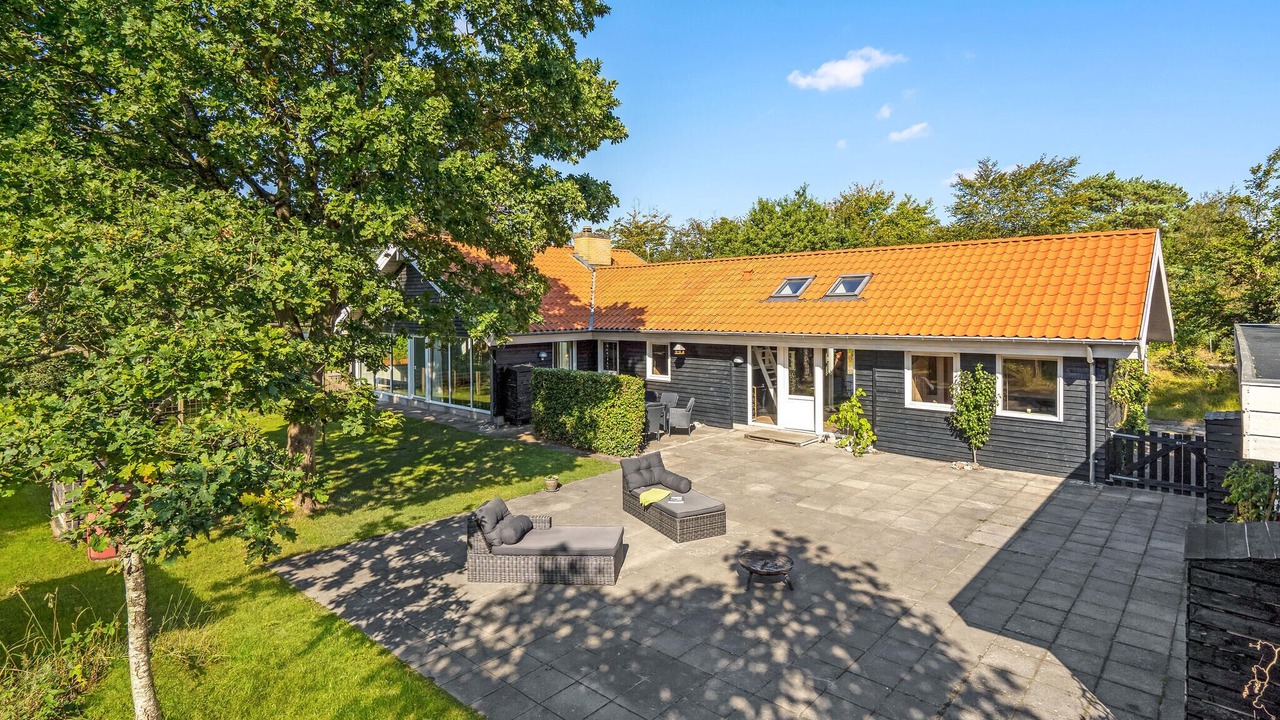 Photo of Others in Hou