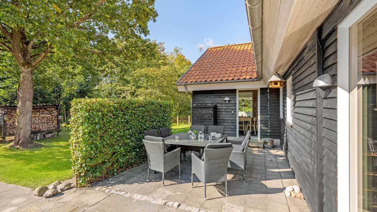 Photo of Others in Hou