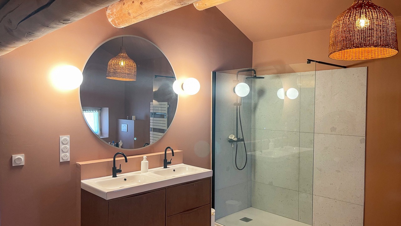 Photo of Bathroom in Pujaut
