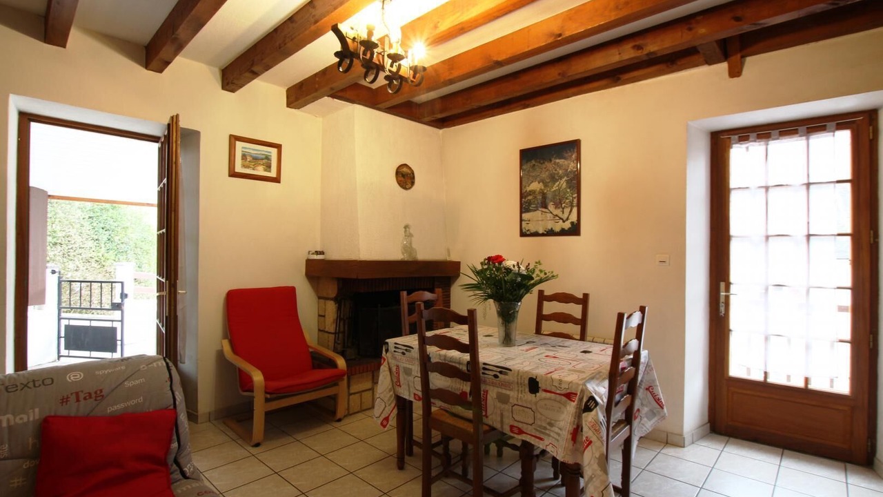 Photo of Others in Escot