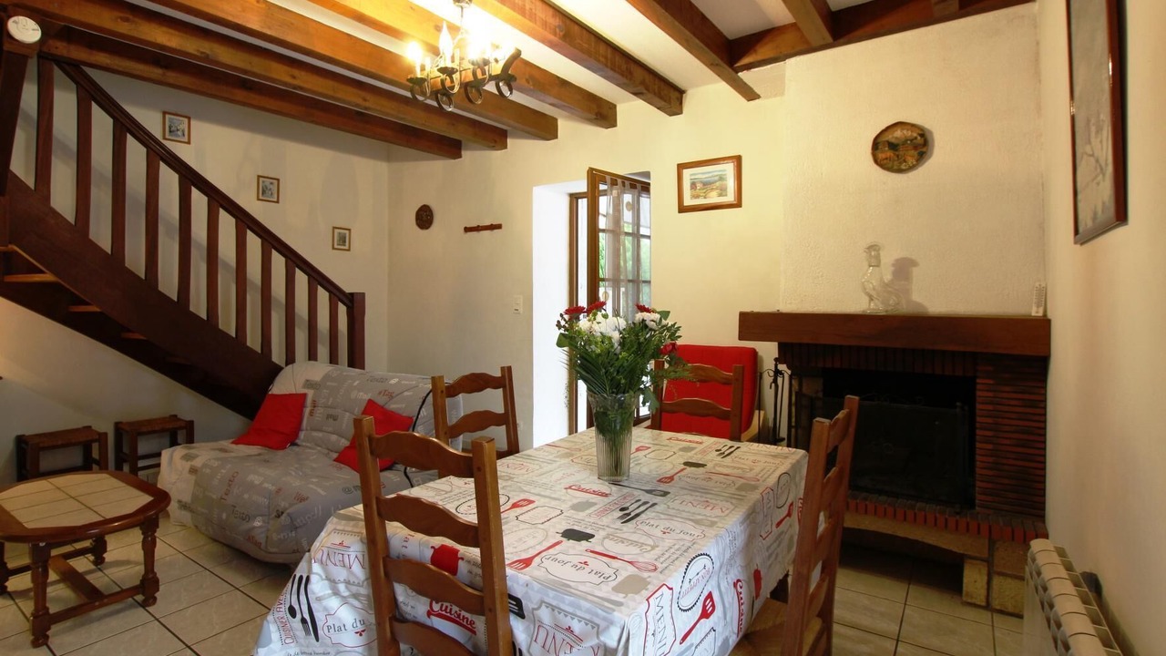 Photo of Others in Escot