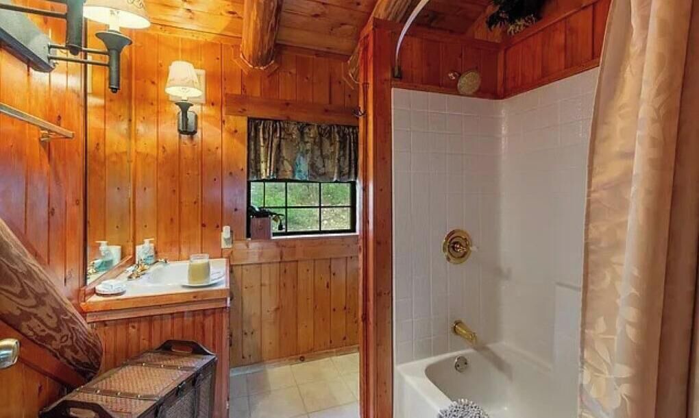 Photo of Bathroom in Mico